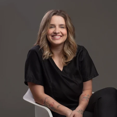 Dra. Júlia Stolagli