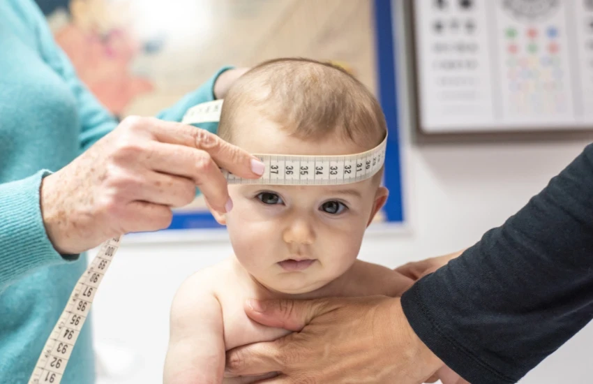 Reposicionei a cabeça do meu bebê e mesmo assim não melhorou: Por que isso acontece?